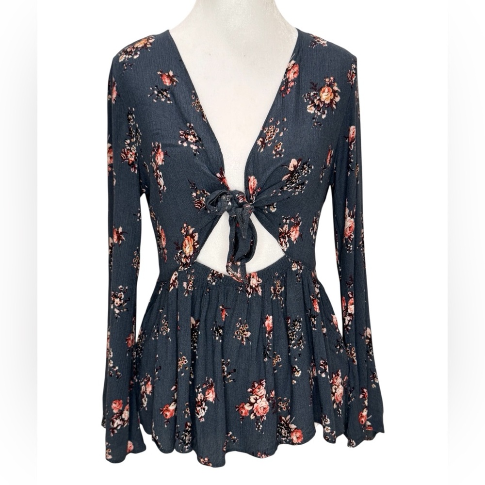 American Eagle 100% Viscose Floral Tie-Front Cutout Blouse Size M